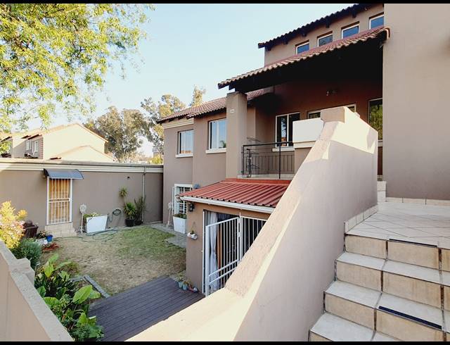 2 BEDROOM APARTMENT FOR SALE IN VORNA VALLEY